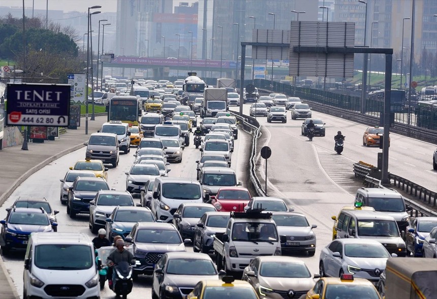 İstanbul'da trafik yoğunluğu yüzde 90'a ulaştı - Resim : 3