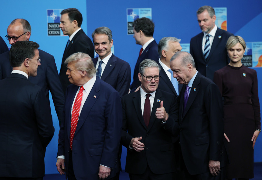 Lahey’deki NATO zirvesinde aile fotoğrafı: Cumhurbaşkanı Erdoğan, Trump ve Starmer en önde - Resim : 2