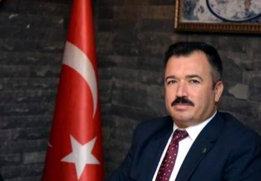 YRP'li siyasetçi, Dulkadiroğlu Belediye başkanı yardımcısının şekerlikle kafasını yardı