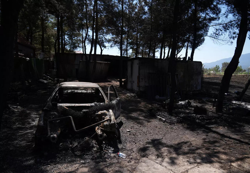 Tadilatta çıkan yangın ormanı yaktı: Bornova siyaha büründü! - Resim : 2