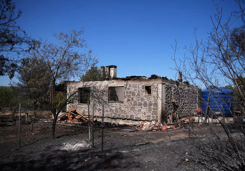 Tadilatta çıkan yangın ormanı yaktı: Bornova siyaha büründü! - Resim : 5