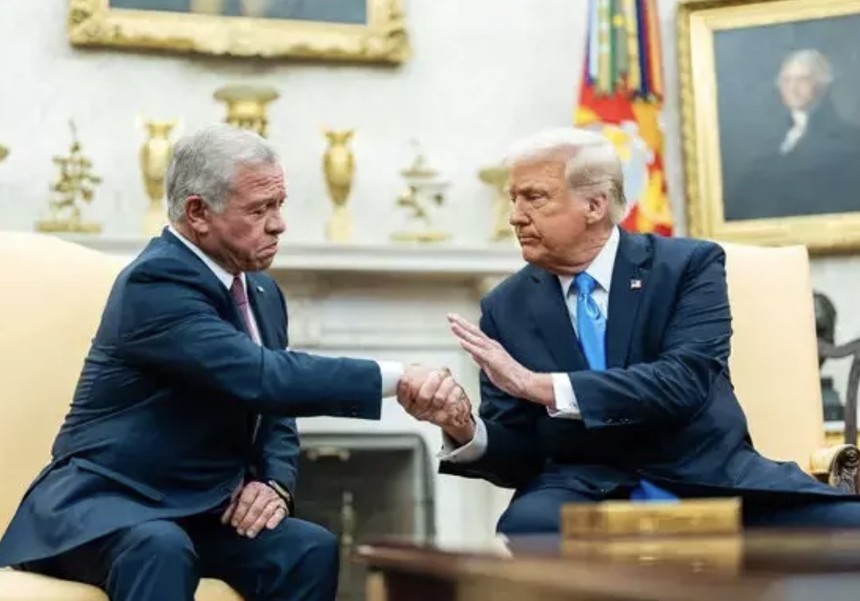 Çok tuhaf şeyler oluyor... İşte Ürdün Kralı Abdullah'ın Trump ile görüşmedeki jest ve mimikleri - Resim : 3