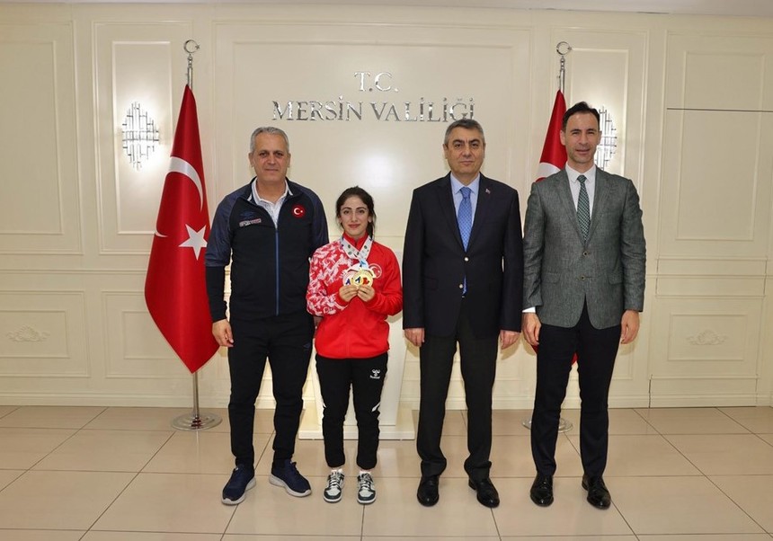 Mersin Valisi Toros, Avrupa şampiyonu halterci Gamze Altun'u ağırladı