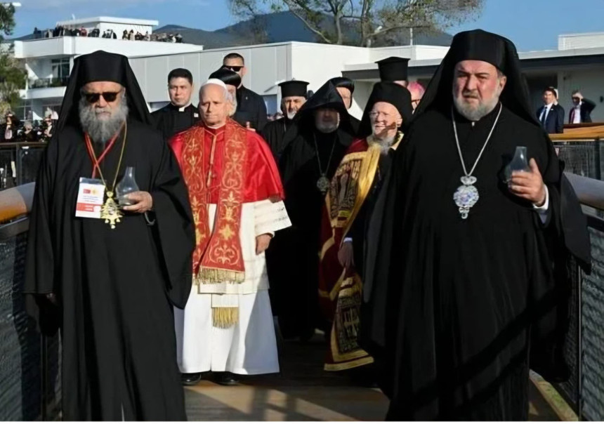 Tarihsel benzerlikler neler? Erhan Afyoncu Papa'nın gelişini nasıl değerlendirdi?
