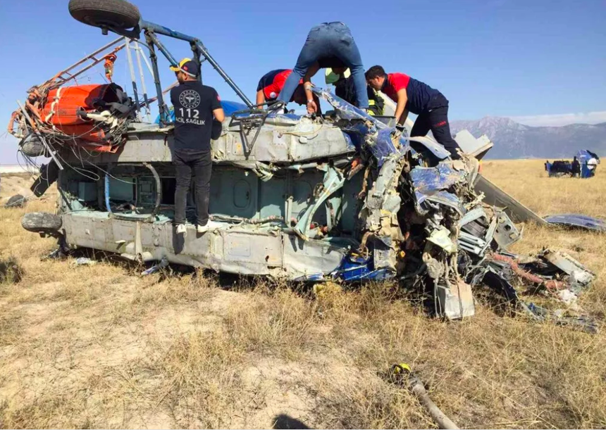 Marmaris'teki orman yangınını söndürmeye çalışan helikopter düştü: Can kaybı ve yaralılar var