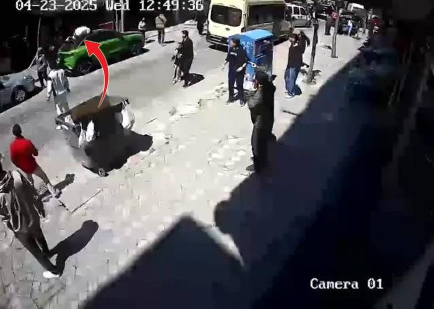 İstanbul'da 6.2'lik deprem sırasında 151 kişi evlerinde aşağıya atlayarak yaralandı, Fatih'te metruk bir bina yıkıldı