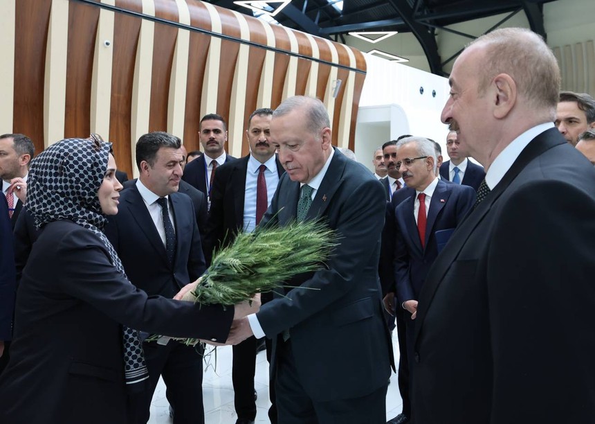 Cumhurbaşkanı Erdoğan ve Aliyev, Laçın Uluslararası Havalimanı'nın açılışını yaptı - Resim : 2
