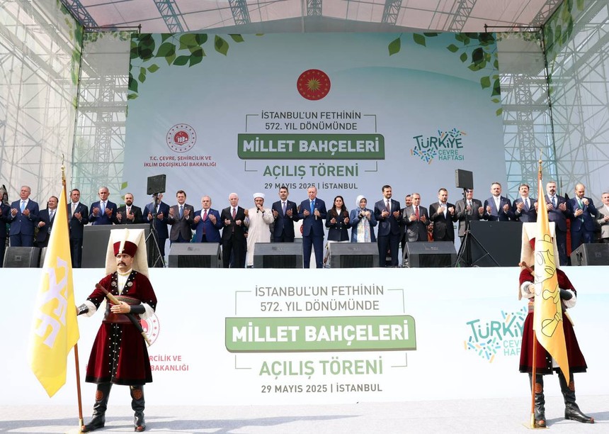 Cumhurbaşkanı Erdoğan: Son yolsuzluk soruşturmasında bir kez daha gördük ki; muhalefetin en sevdiği yeşil Benjamin Franklin (dolar) yeşili - Resim : 2