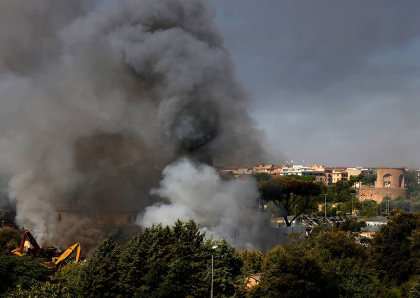 Roma'da bir akaryakıt istasyonunda peş peşe korkunç patlamalar! En az 10 yaralı
