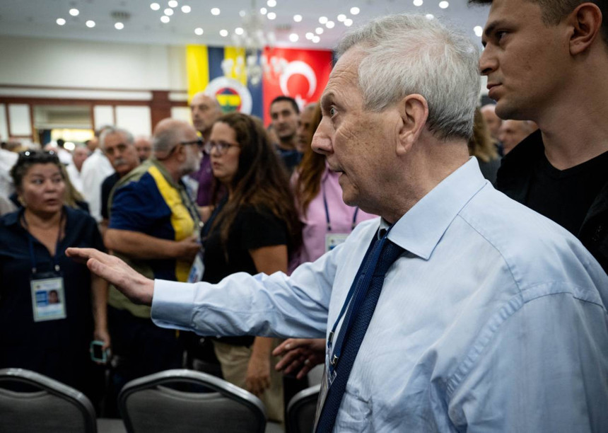 Aziz Yıldırım gergin toplantıda racon kesti: Bak ne devlet dinlerim, ne polis ne adalet!