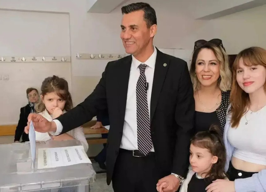 Ferdi Zeyrek'in vefatı sonrası kızından dikkat çeken paylaşım: Babamın kanını yerde bırakmayın!