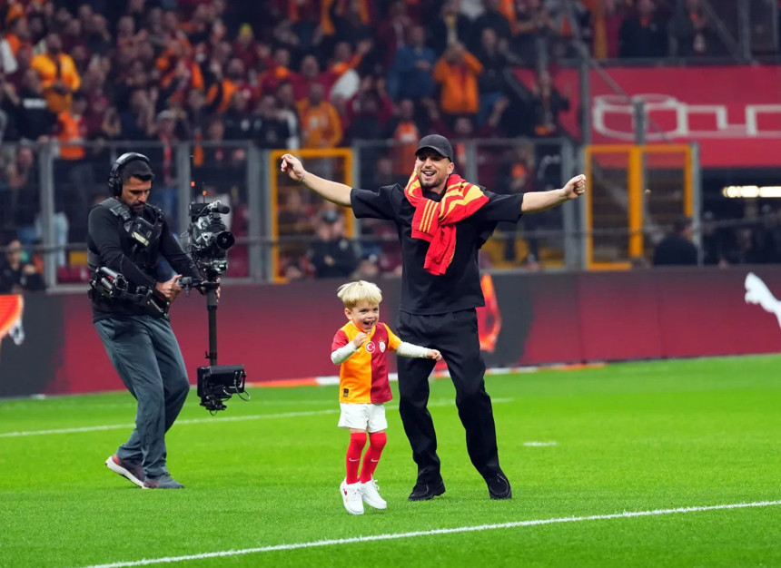 Dries Mertens ve ailesi, Galatasaray - Trabzonspor maçında - Resim : 2