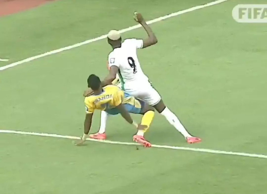 Victor Osimhen milli maçta sakatlandı, Galatasaray'dan ilk açıklama geldi!