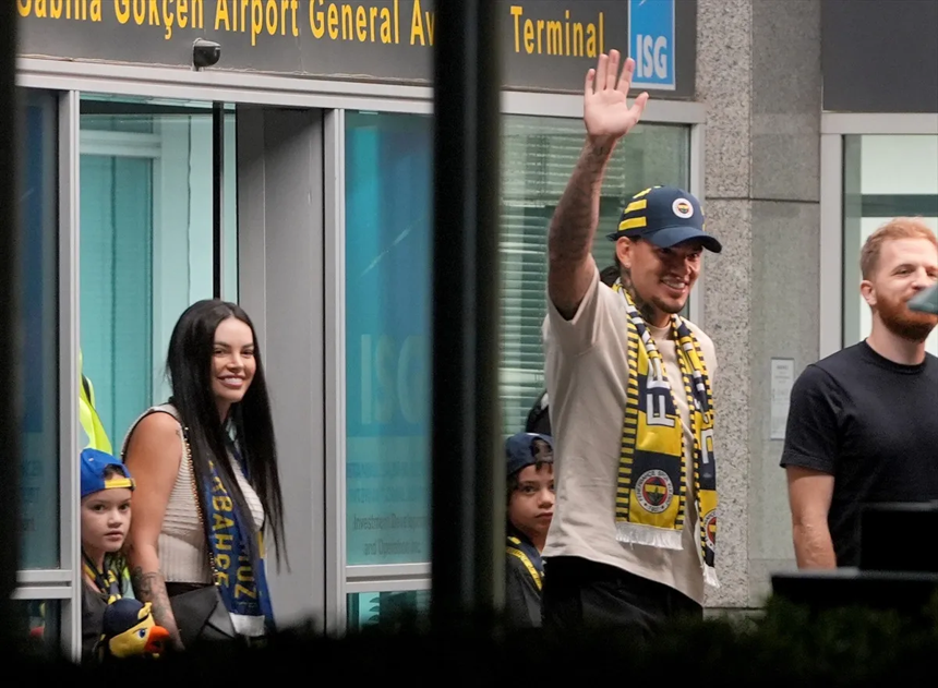 Fenerbahçe'nin dünyaca ünlü yıldız kalecisi İstanbul'a geldi!