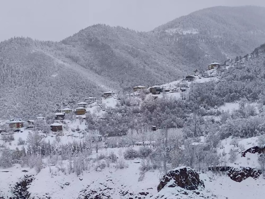 Yurdu kar bastırdı: Birçok ilde okullar tatil edildi! - Resim : 3