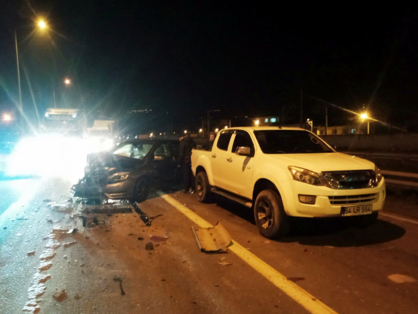 D-650 karayolundaki zincirleme kazayı kameraya alıp muhabir gibi anlattı - Resim : 2