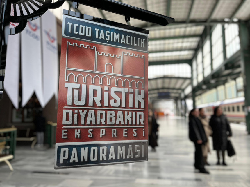 Turistik Diyarbakır Ekspresi tarihi Ankara Garı'ndan ilk seferine uğurlandı - Resim : 2