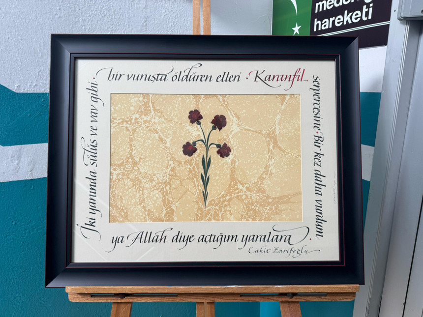 Kaligrafi sanatçısı Sabahattin Nayir, usta şairlerin şiirlerini "Çizgilerin Rüyası" sergisine dönüştürdü