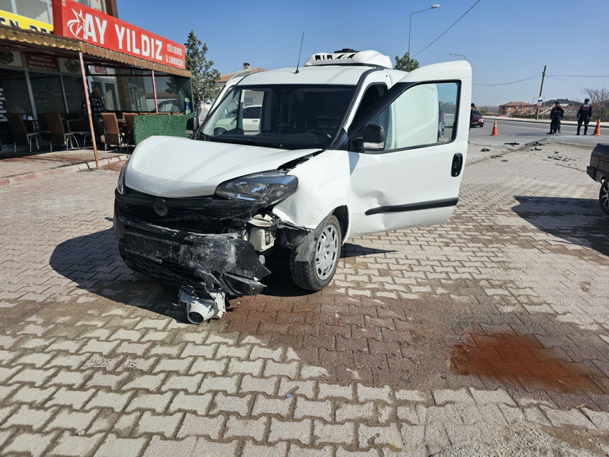 Aksaray’da ehliyetsiz sürücü kaza yaptı! 2 kişi yaralandı