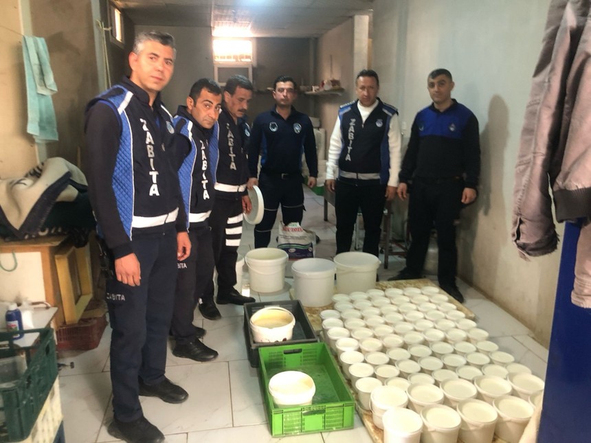 Hatay’da gıda güvenliği operasyonu! 220 kg sağlıksız süt ürünü imha edildi