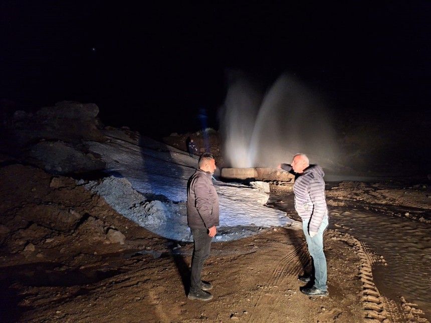 Hakkari’de su krizi! Berçelan Yaylası’nda 6 metrelik fışkırma ekipleri zorladı