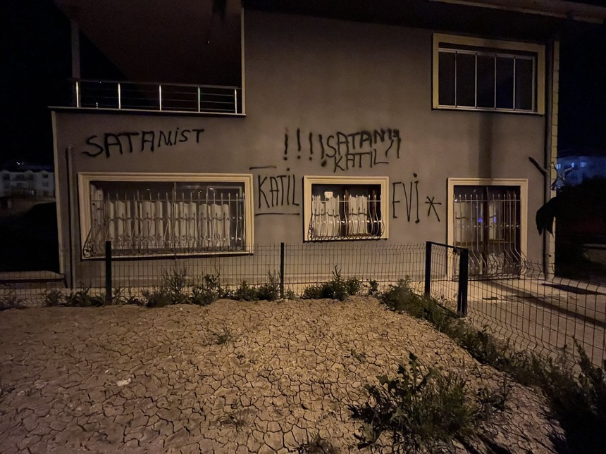 Türkiye'nin yeni psikopatı! Doktor, sahiplendiği 26 yavru köpeği evinin balkonunda öldürdü - Resim : 2