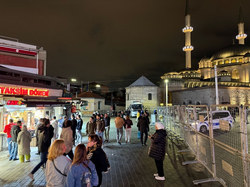 İstanbul’da 1 Mayıs sonrası Taksim ve İstiklal Caddesi trafiğe açıldı