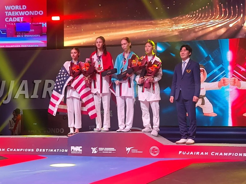 Taekwondo'da yıldızımız parladı: Sena Yılmaz dünya şampiyonu oldu!