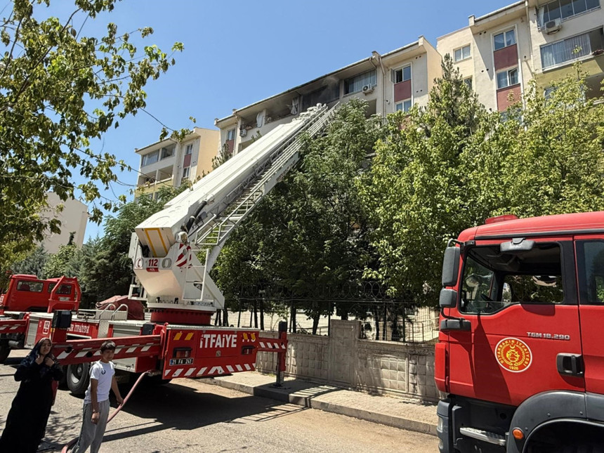Diyarbakır'da apartmanda yangını! Mahsur kalanlar var