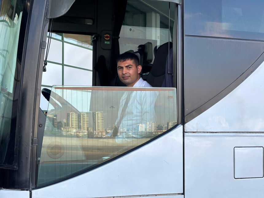 Kaptan şoför direksiyon başında bayıldı, kahraman muavin yolcuların hayatını kurtardı - Resim : 2