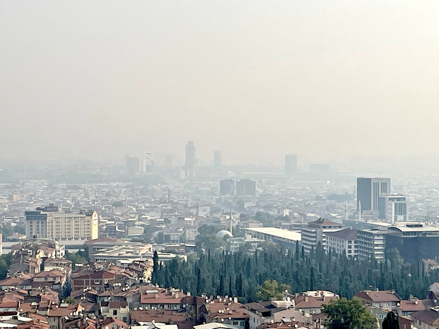 Bilecik'teki orman yangını Bursa'yı sardı! Şehri duman kapladı, kül yağdı