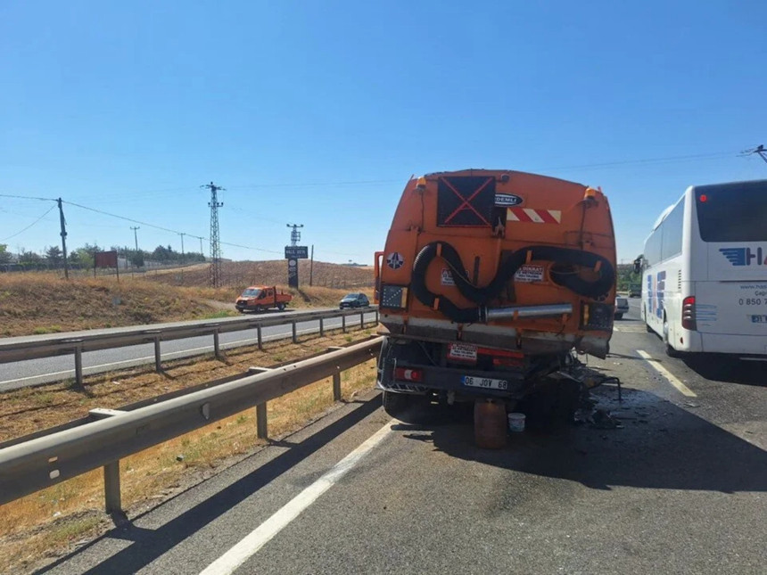 ASELSAN'a iş görüşmesine gidiyordu! Genç Mühendis yol kenarındaki temizlik aracına çarparak hayatını kaybetti - Resim : 2