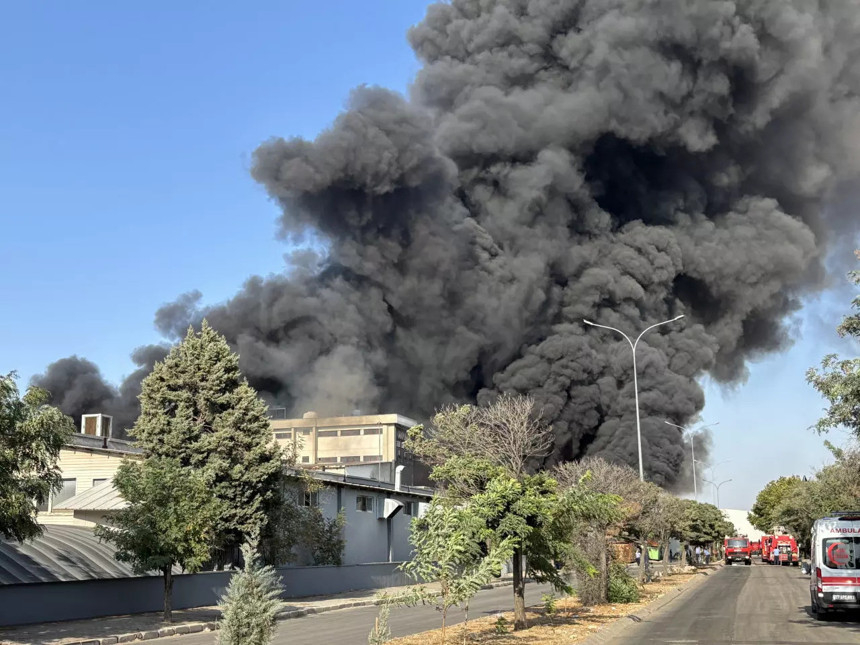 Gaziantep'te geri dönüşüm tesisinde büyük yangın