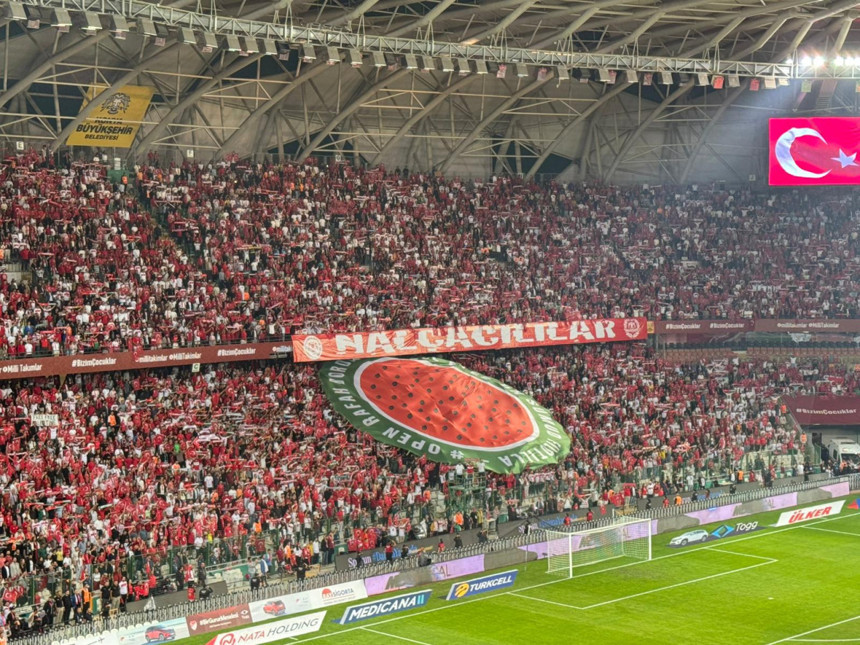 Türkiye – İspanya maçında tribünlerinden Filistin’e anlamlı destek - Resim : 3