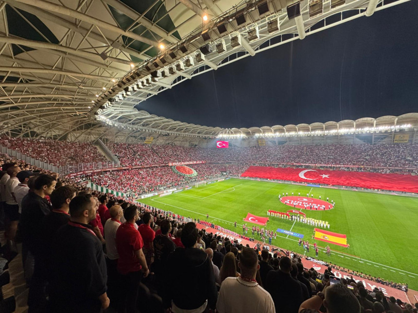 Türkiye – İspanya maçında tribünlerinden Filistin’e anlamlı destek