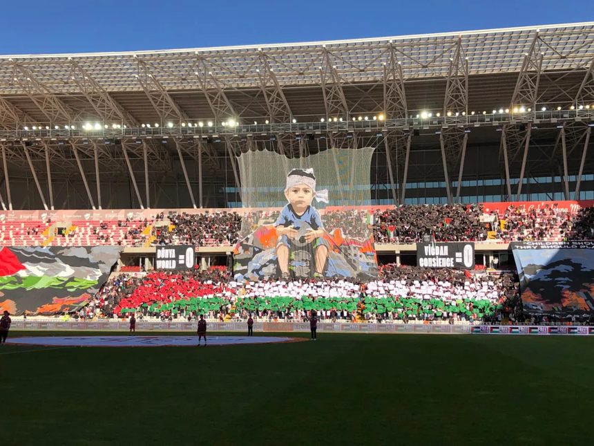 Günün kareleri Sivas'tan! 4 Eylül Stadyumu’nda Gazze koreografisi!