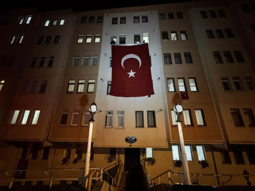 Türkiye şehitlerine ağlıyor! Uçak kazasındaki şehitlerin şehadet haberleri ailelerine ulaştırıldı - Resim : 4