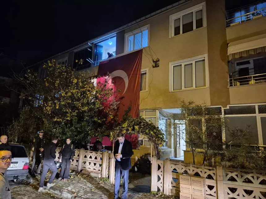 Türkiye şehitlerine ağlıyor! Uçak kazasındaki şehitlerin şehadet haberleri ailelerine ulaştırıldı - Resim : 7