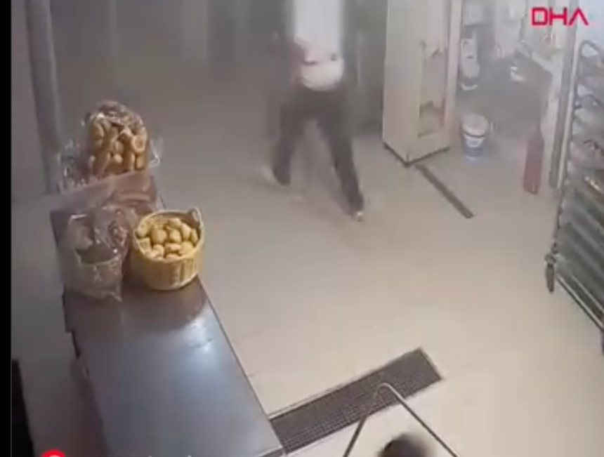 “Mış Gibi” planlar ve yangın tüpünün etrafındaki trajik dans