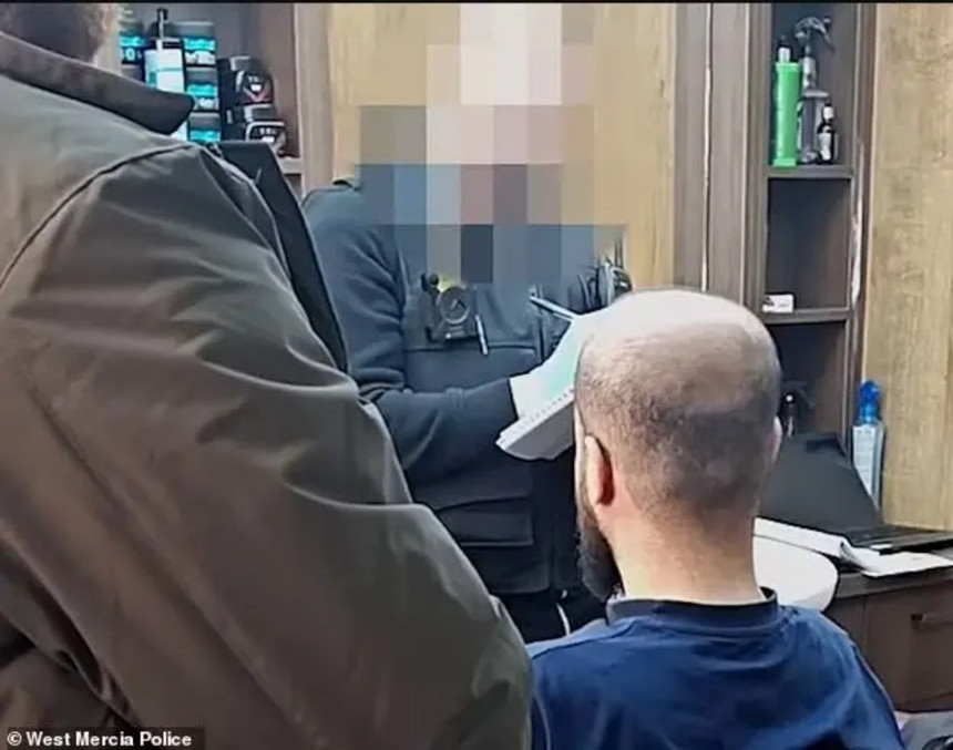 İngiltere'de Türk berberlerine kara para baskını