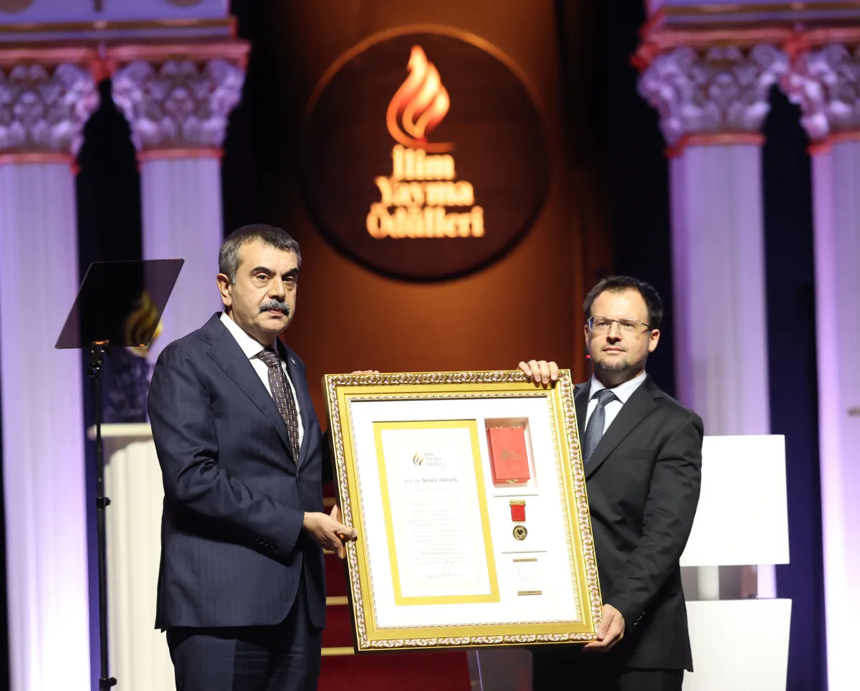 Dördüncüsü düzenlenen İlim Yayma Ödülleri sahiplerini buldu - Resim : 8