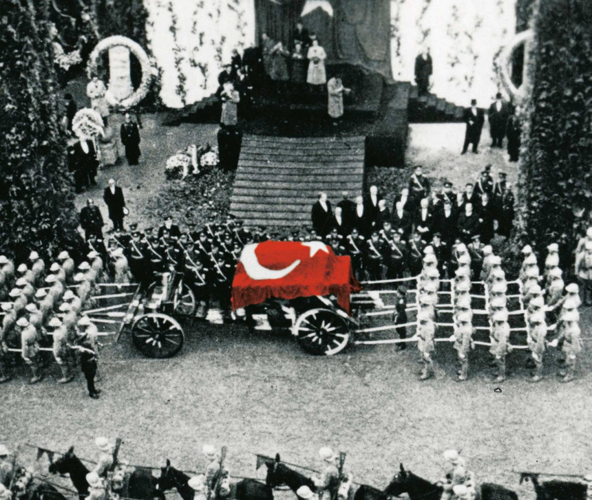 CHP’yi özetleyelim; yolsuzluk nedeniyle Atatürk’ün naaşını bile ortada bıraktılar - Resim : 2