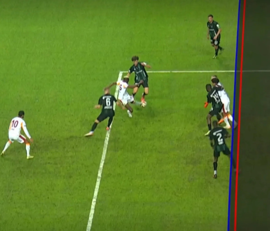 Kocaelispor - Galatasaray maçının en tartışmalı pozisyonu! Hakem iptal etti! - Resim : 2