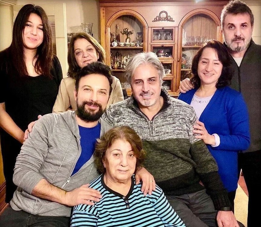 Tarkan’ın Babası Kim? Kaç Kardeşi Var? Kardeşleri kimler? - Resim : 2