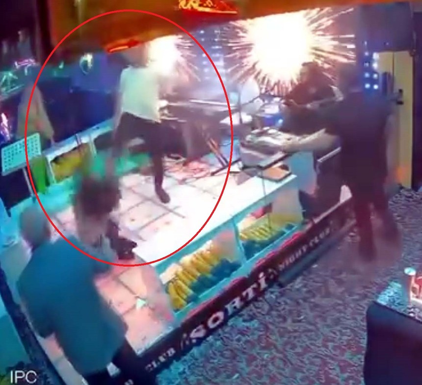 Ankara'da pavyonda intihar! Genç adam sahneye çıkıp kafasına sıktı