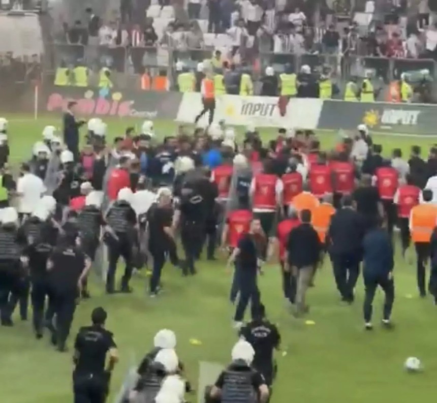 2. Lig maçında büyük olay: Hakemler sahayı terk etti! - Resim : 3