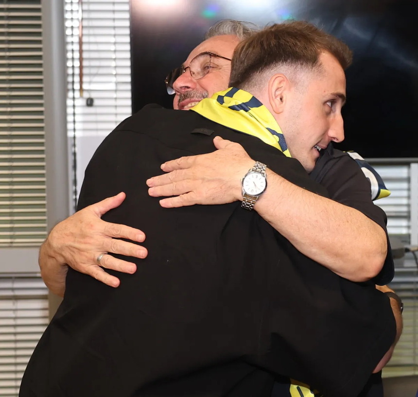 Kerem Aktürkoğlu İstanbul'a ayak bastı: Transferde mutlu son! - Resim : 2