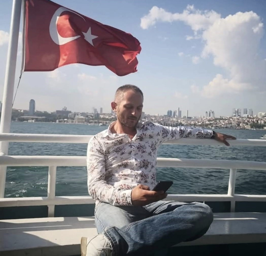 Üsküdar’da cinayet! Yumruklayıp yere düşürdükleri kişiye ateş açtılar