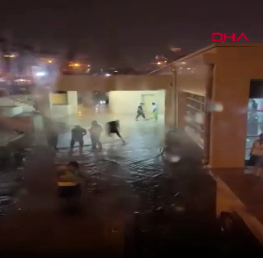 Ankara'yı yine sel aldı! Hayat felç oldu! - Resim : 3