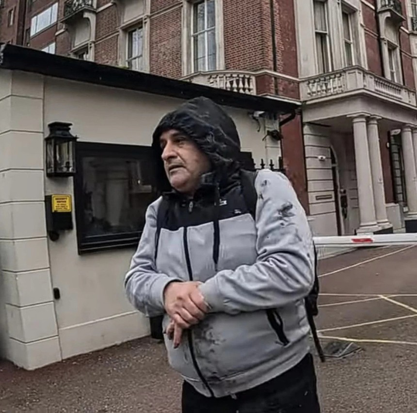 Londra'daki Türk Konsolosluğu önünde Kur'an-ı Kerim yakan şahsa meydan dayağı! - Resim : 3
